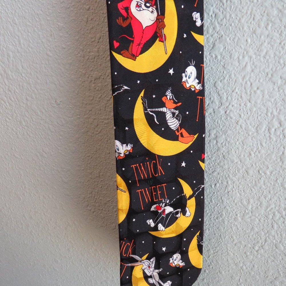 Looney Tunes Mania Hallo "Twick or Tweet" Moon Cartoon Novelty Neck Tie